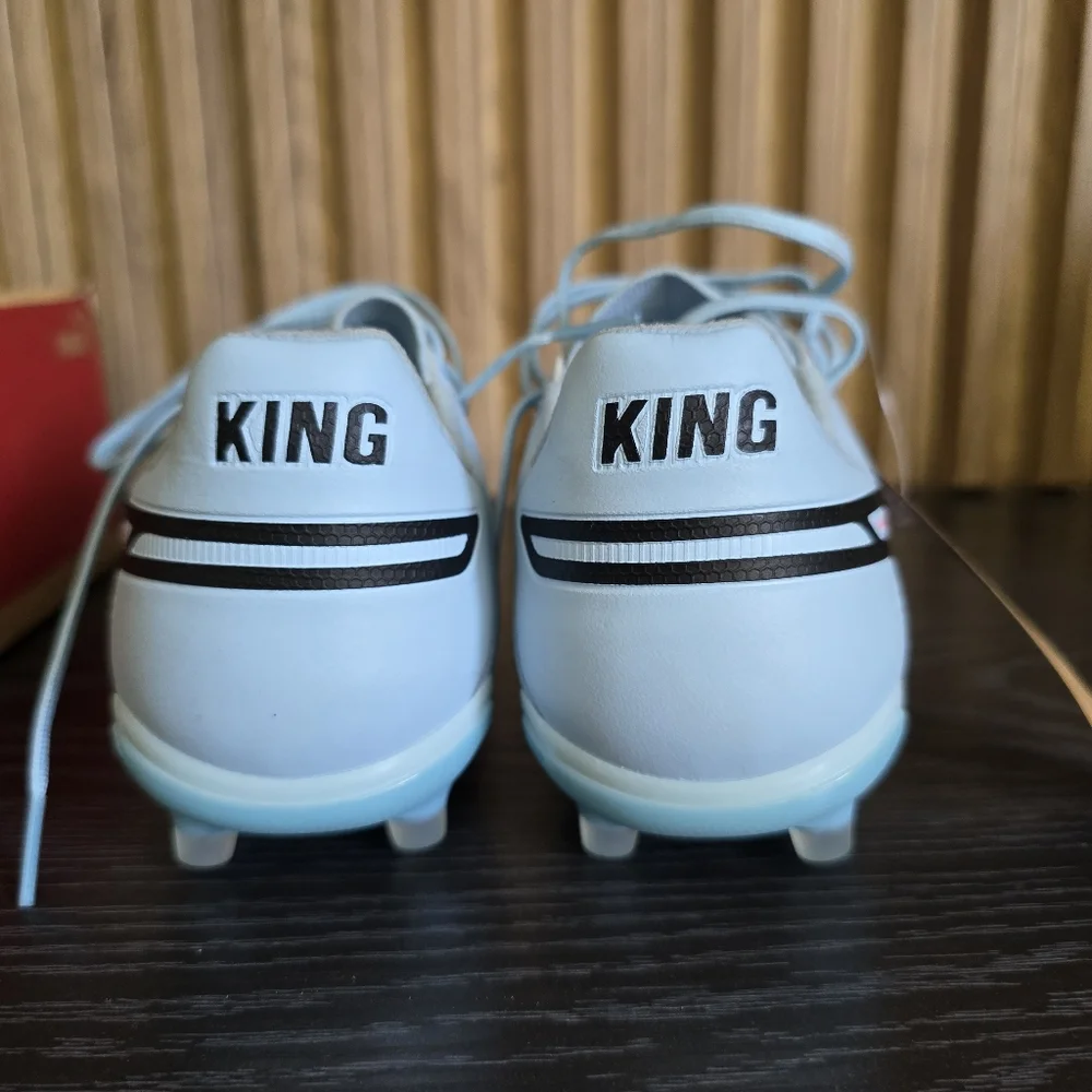 New Puma King Pro FG/AG Silver Sky Blue Soccer Cleats 107569 01 Womens Size 5.5